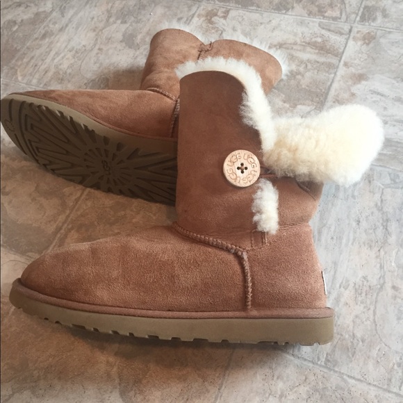 UGG Shoes - Ugg Bailey Button boots gently used sz 8